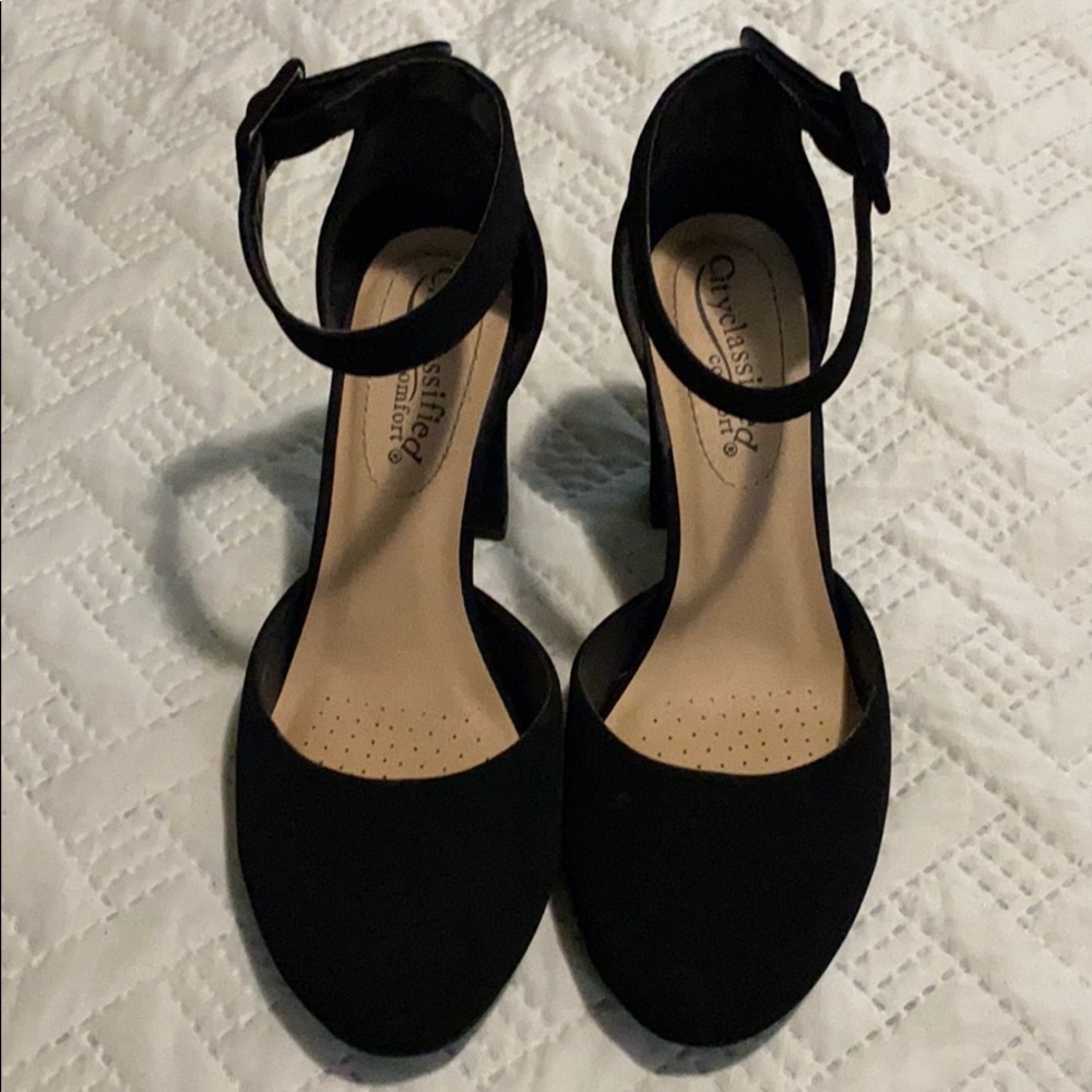 Heels - Picture 2 of 3